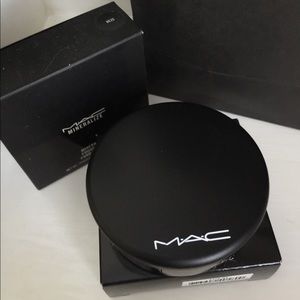 MAC Mineralize Compact Foundation NC25